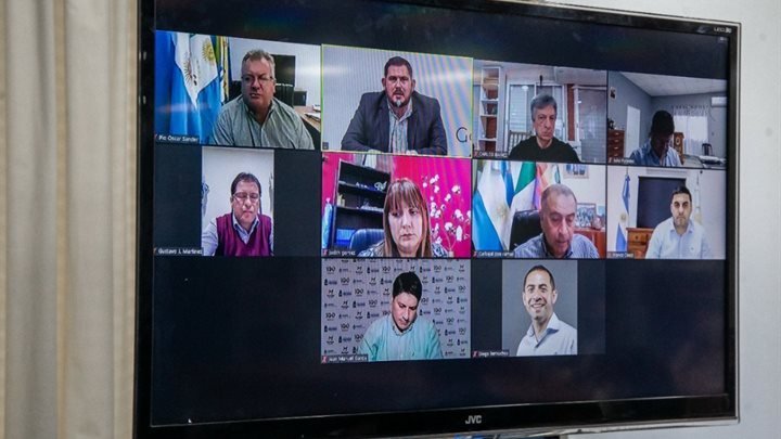 La vicegobernadora de Chaco, Analía Rach Quiroga, encabezó firma de convenio entre PAMI y municipios
