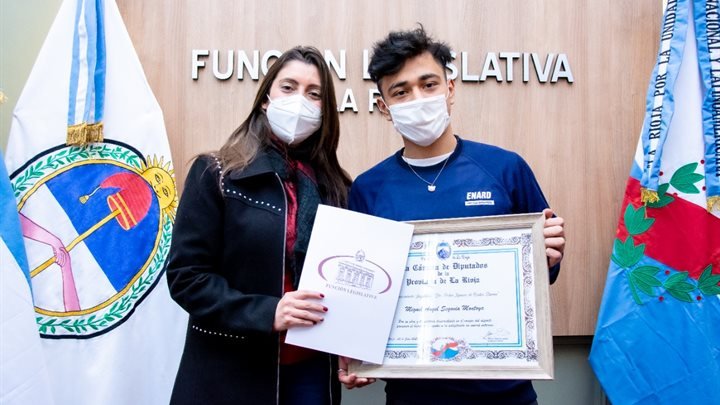 Florencia López entregó reconocimiento   al deportista Miguel Ángel Segovia