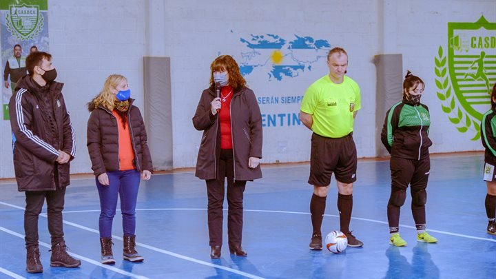 La vicegobernadora Mónica Urquiza acompañó la final de la Liga Ushuaiense de Futsal Femenino