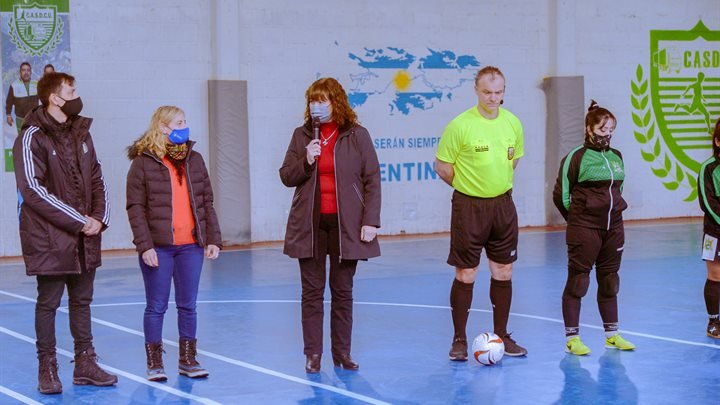  La vicegobernadora Mónica Urquiza acompañó la final de la Liga Ushuaiense de Futsal Femenino
