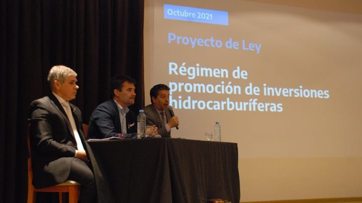 Expusieron la Ley de Hidrocarburos en la reunión de FOVIRA dentro del Parlamento Patagónico