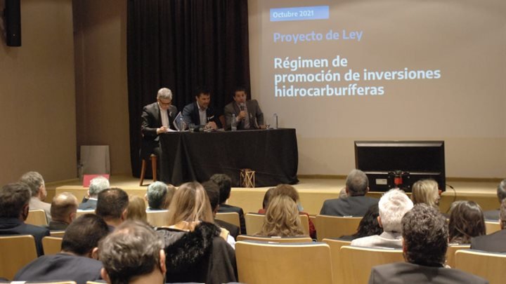 Expusieron la Ley de Hidrocarburos en la reunión de FOVIRA dentro del Parlamento Patagónico