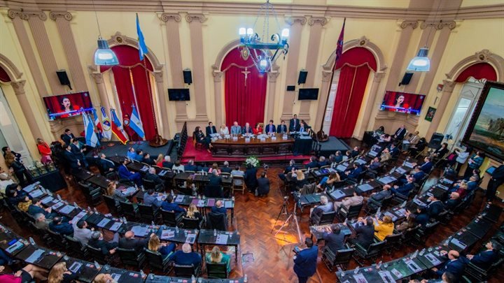 Florencia López asumió la presidencia del Parlamento del Noroeste Argentino
